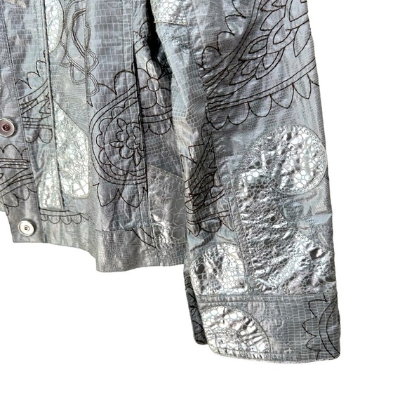 Chico’s Sarianna Paisley Metallic Silver Jean Jacket Style, Size 1 - Picture 4 of 12